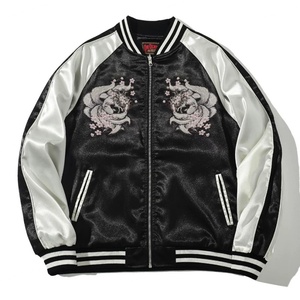เสื้อแจ็คเก็ตวิทยาลัยแบบกำหนดเองสำหรับผู้ชายและผู้หญิง แจ็คเก็ตเบสบอลผ้าซาตินปักลาย แจ็คเก็ตบอมเบอร์แบบกลับด้านได้ บาง น้ำหนักเบา เป็นมิตรกับสิ่งแวดล้อม คุณภาพสูง ขายส่ง - Product Image 2