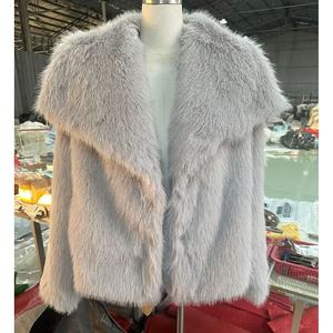 Giacche e Cappotti da Donna all'Ingrosso in Ecopelliccia Stile Chinchilla, Modello Morbido a Nove Colori, Marrone, <span class=keywords><strong>Beige</strong></span> Chiaro, <span class=keywords><strong>Corto</strong></span> - Product Image 4