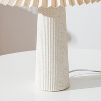 Lampe de table moderne en céramique avec abat-jour en tissu plissé, lampe de chevet minimaliste pour la maison, l'hôtel, le bureau et la décoration