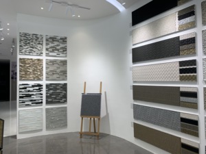 Produits en mosaïque de verre <span class=keywords><strong>noir</strong></span> <span class=keywords><strong>et</strong></span> <span class=keywords><strong>blanc</strong></span>, <span class=keywords><strong>carrelage</strong></span> en céramique pour sol de douche, prix bas, mosaïque de piscine pour sol - Product Image 4