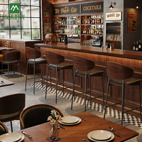 Tabouret de bar commercial durable avec structure métallique robuste, siège rembourré, dossier en bois courbé, écologique, style rétro pour café
