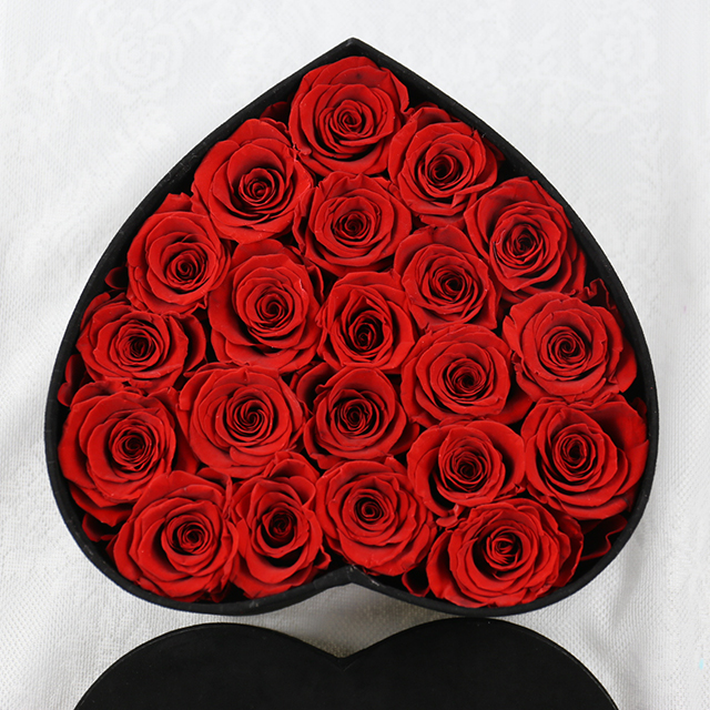 18 red roses in heart box