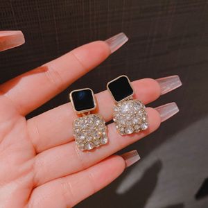 ต่างหูพลอยเพชรแบบคลาสสิกใหม่ต่างหูคริสตัลพลอยเทียมทรงสี่เหลี่ยมแวววาวสำหรับงานปาร์ตี้ - Product Image 5