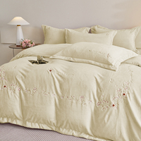 Parure de lit en velours de lait brodé floral 4 pièces, housse de couette en flanelle chaude, drap doux et taies d'oreiller pour chambre d'hiver