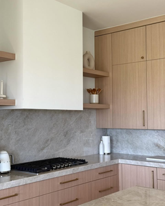 Produzione di mobili da <span class=keywords><strong>cucina</strong></span> personalizzati con design moderno, finitura in melaminico effetto legno e copertura del <span class=keywords><strong>cappa</strong></span> in legno massello. - Product Image 2