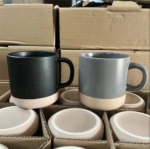 แก้วกาแฟเซรามิกสองสีลายจุด ผิวด้าน ดีไซน์มินิมอล บรรจุในกล่องแบบกริด ใช้ในบ้าน ปลอดภัยสำหรับเครื่องล้างจานและไมโครเวฟ - Product Image 1
