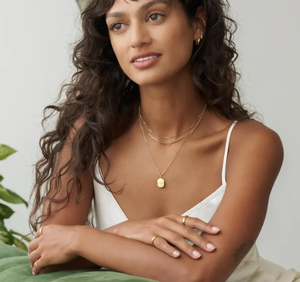 Aangepaste Gegraveerde 18K Vergulde Roestvrij Staal Ketting Vierkante Spirituele Woord Sieraden Voor Vrouwen Anti Bezoedelen Water Proof - Product Image 3