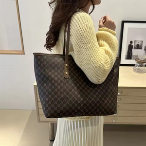 Sac à main de luxe de grande capacité de haute couture, couleur unie, pour femmes, fermeture ouverte, sac à bandoulière en PU avec logo personnalisé, toutes saisons - Product Image 5
