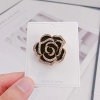 Bros Pin Bunga Camellia Mewah Ringan Eropa dan Amerika