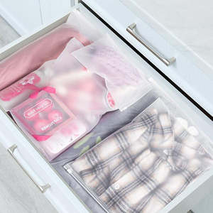 Ganze haltbare <span class=keywords><strong>Zip</strong></span>-Lock-Taschen Benutzer definiertes Logo PE Frosted Clear Plastic Selbst dichtende Beutel Wieder verwendbares Loch Nachfüllbar zur Aufbewahrung - Product Image 3