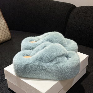 Pantoufles d'intérieur chaudes en peluche pour femmes, grande taille, couleur bonbon, à brides croisées, avec fourrure, talon de 5 cm, plateforme de 7 cm - Product Image 5
