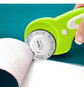 कारखाने में कपड़े के लिए 45 मिमी रोटरी कटर, सिलाई, कागज, शिल्प के लिए सुरक्षा लॉक के साथ 45 मिमी अत्यधिक तेज SKS-7 ब्लेड - Product Image 6