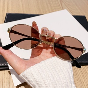 Gafas de Sol al por Mayor, Nuevas, Estilo Europeo Americano, Montura Metálica Ovalada, UV400, Montura Completa, Unisex, <span class=keywords><strong>a</strong></span> la Moda, Populares en <span class=keywords><strong>Instagram</strong></span> - Product Image 2