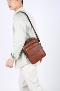 Sac bandoulière personnalisé de haute qualité en cuir PU pour homme, sac messager sportif pour usage quotidien - Product Image 5