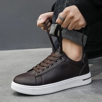 Nouvelles baskets pour hommes en promotion, chaussures décontractées en cuir pour l'automne, légères, pour le skate, pour les étudiants, les jeunes, semelle blanche souple