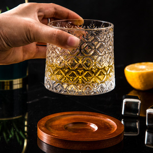 Cajas con logotipo personalizado, alivio de descompresión, vaso de cristal en relieve, vaso de <span class=keywords><strong>Whisky</strong></span> giratorio, juegos de gafas con Base de madera - Product Image 1