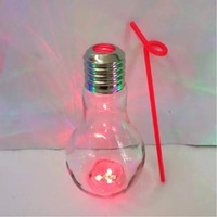Bouteilles LED en forme d'ampoule personnalisées avec logo imprimé, contenants vides pour bonbons ou liquides, de 100 ml à 500 ml, pour fêtes et événements.