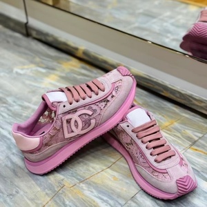 Chaussures décontractées de luxe Dolcegabbas de haute qualité à semelle plate pour femmes, avec des détails de découpe en dentelle exclusifs aux designers - Product Image 4