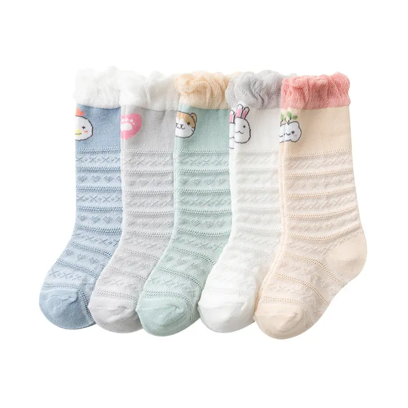 घुटनों तक ऊंची ट्यूब मोजे लड़कियों के क्रिसमस स्टॉकिंग्स शिशुओं के लिए नरम प्यारे सूती बच्चों के फर्श मोजे बेबी उपहार मोजे