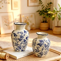 Vase en porcelaine bleu et blanc vintage avec une touche haut de gamme pour le bureau, le salon, la décoration de table à manger, les ornements floraux