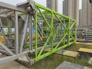 เครนทาวเวอร์แบบแบน ยี่ห้อซูมไลออน รุ่น 6015 8 ตัน ปี 2020 สีเขียว พร้อมมอเตอร์เกียร์บ็อกซ์ รับน้ำหนักได้สูง ใช้ในงานก่อสร้างอาคารสูง 40 เมตร ที่ดูไบ - Product Image 2