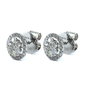 Boucles d'oreilles clous tendance en or blanc 18 carats avec diamants naturels VS SI en forme de fleur, idéales pour fiançailles, mariage et anniversaire - Product Image 3
