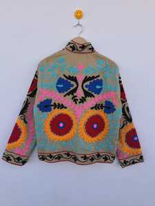 Chaqueta Corta de Invierno Bohemian TNT Suzani de Terciopelo con Encaje Bordado de Animales, Fabricante y Exportador OEM de India - Product Image 4