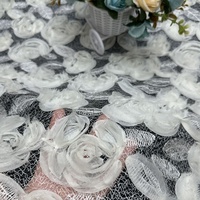 Bas prix 3D fleur dentelle tissu broderie cordon dentelle tissu Polyester tissu pour vêtements