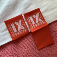 Couronne logo couleur rouge T-shirt manchette étiquette ourlet, petite taille tricot logo damassé vêtements ourlet étiquette pour mouchoir