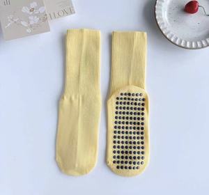 Chaussettes ras du cou rayées en coton respirant antidérapantes pour femmes JZVINA – Idéales pour l'automne, le quotidien, le Pilates, le Yoga, la Barre, le Reformer – Couleurs personnalisables - Product Image 4