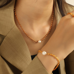 สร้อยคอมุกสำหรับผู้หญิง มุกสีขาว ชุบทอง เหล็กไทเทเนียม เครื่องประดับสวมใส่ทุกวัน - Product Image 4