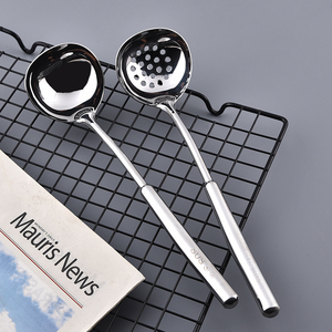 卸売ステンレス鋼304台所用品曲がった形スープ鍋スロット付きスープ鍋スプーン - Product Image 4