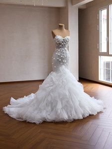 Robe de mariée sirène blanche Ocstrade Princess en tulle moelleux, corset satiné <span class=keywords><strong>à</strong></span> épaules dénudées, volants floraux 3D et longue traîne pour mariée 2026 - Product Image 3