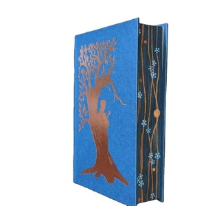 Dịch vụ in sách bìa cứng tùy chỉnh, sách bìa mềm với cạnh sách được phun màu, cạnh sách có họa tiết - Product Image 3