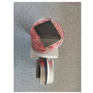 Feu de signalisation LED à énergie solaire, clignotant rouge, IP65, pour la sécurité routière - Product Image 3