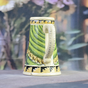 Chope à bière en porcelaine de chalet alpin bavarois - Relief classique d'<span class=keywords><strong>Edelweiss</strong></span> et couvercle en aluminium, verre à vin d'Oktoberfest avec poignée - Product Image 4