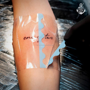 Rotolo di medicazione per ferite impermeabile con pellicola per tatuaggi in PU trasparente per la cura della pelle del tatuaggio - Product Image 2