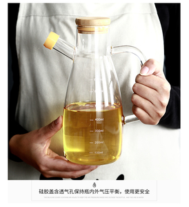 Dispensador de aceite de oliva higiénico de vidrio de boro con mango y cubierta de bambú - Product Image 4