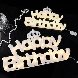 Panneau LED Joyeux Anniversaire en plastique, décor lumineux pour la décoration de fête d'anniversaire - Product Image 1