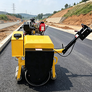 <span class=keywords><strong>Rouleau</strong></span> compresseur manuel à tambour unique avec entraînement mécanique, embrayage automatique, transmission hydrostatique et changement de direction pratique - Product Image 1