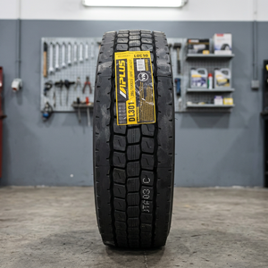 Pneu plein diagonale pour poids lourds 155/70R13 Neuf Remplacement/Réparation Référence OE 768504 Modèle 7.50-16 pour le marché américain et canadien Toutes marques - Product Image 2