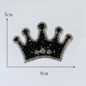 Großhandel Kleideraccessoire Schwarze Krone 3D Hot-Fix DIY Kristallperlen-Motiv zum Aufbügeln Strass-Applikation Aufnäher für Kleidung - Product Image 3