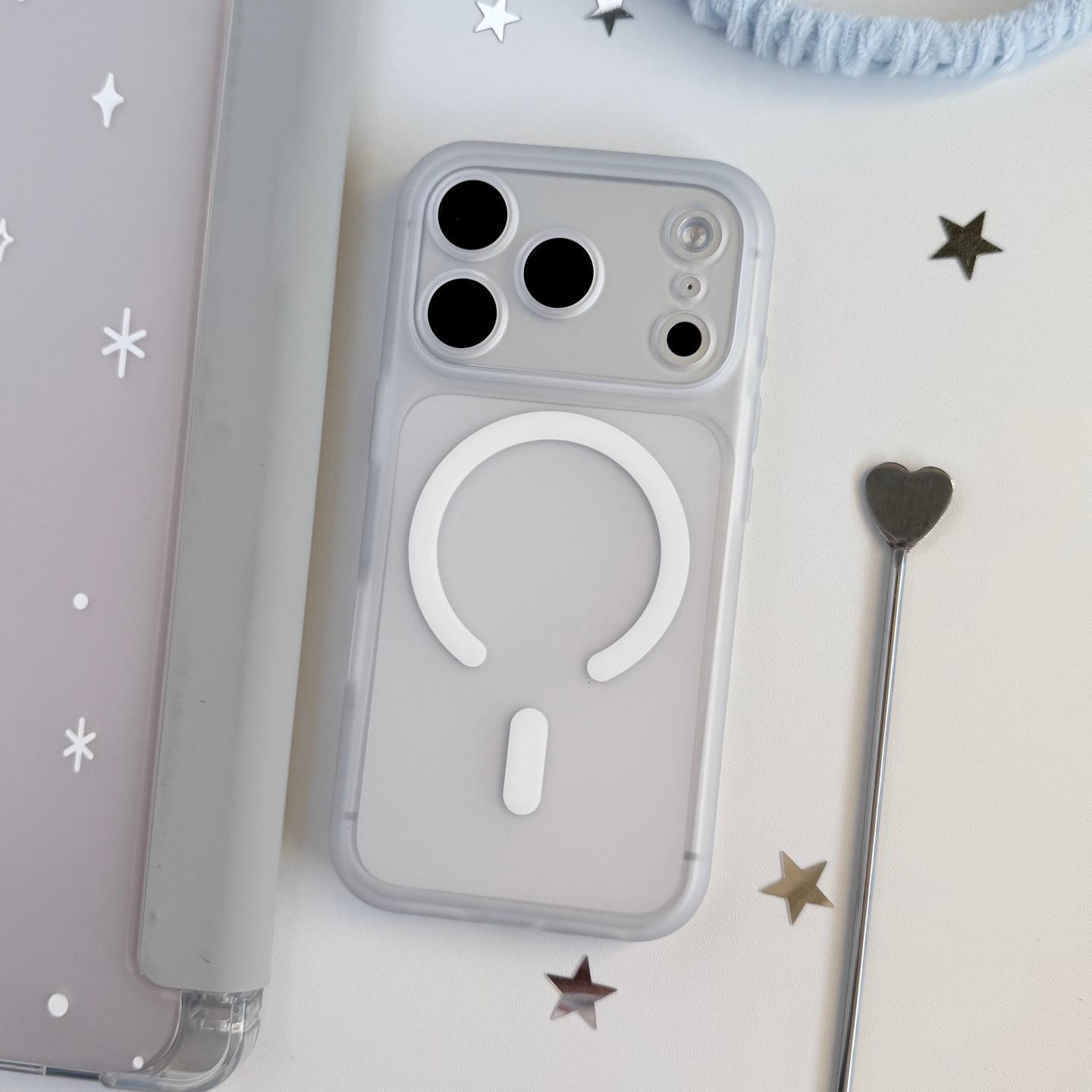 สีขาวโปร่งแสง