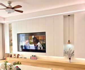 Mueble para TV moderno de madera maciza estilo crema - Product Image 1