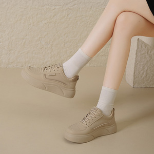 2025, <span class=keywords><strong>zapatillas</strong></span> blancas para mujer, zapatos casuales deportivos de nicho populares <span class=keywords><strong>con</strong></span> faldas versátiles a la moda para la temporada de otoño - Product Image 3