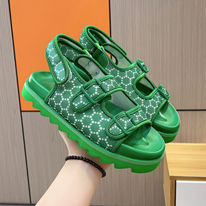 Sandalias de Mujer con Suela Gruesa Antideslizante y Velcro, Estilo Verano 2026, Zapatos Planos de Playa de Talla Grande a la Moda - Product Image 1