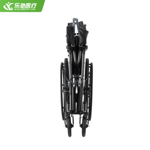 Fauteuil roulant médical léger et pliable Le Chi 27 avec fonction toilette pour personnes âgées et handicapées - Product Image 2