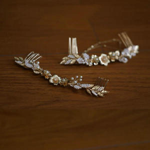 Peigne à cheveux <span class=keywords><strong>vintage</strong></span> en métal plaqué or avec feuille de cuivre et fleur, orné de cristaux, pour mariée, <span class=keywords><strong>mariage</strong></span>, anniversaire, accessoire de coiffure tendance pour <span class=keywords><strong>chignon</strong></span> - Product Image 2