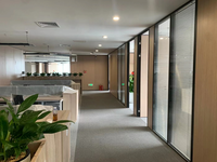 Diviseur flexible d'espace de bureau de système modulaire démontable de séparation en verre avec la structure en aluminium de cadre