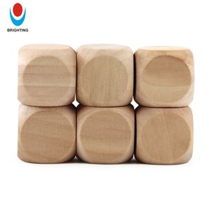 Vente en gros de <span class=keywords><strong>dés</strong></span> polyédriques D6 6 faces 16mm-30mm en bois naturel avec logo personnalisé Cube de jeu éducatif 20mm 25mm 30mm - Product Image 1